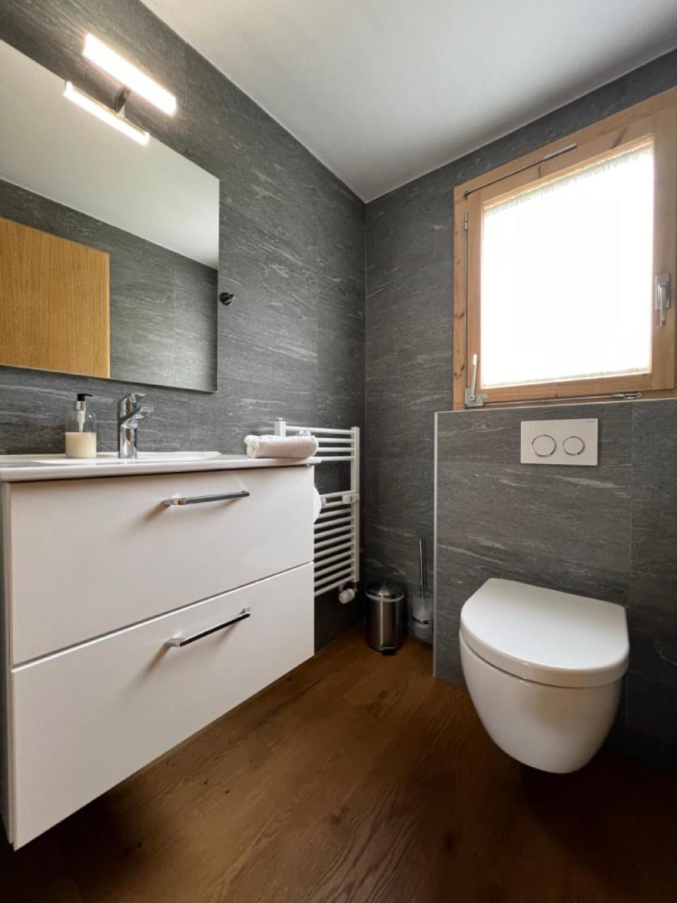 Cozy Apartment With Stunning View Gsteig Zimmer foto